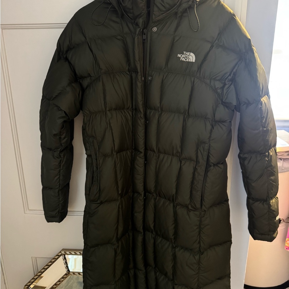 The North Face Long Puffer Coat in Dark Green/Olive